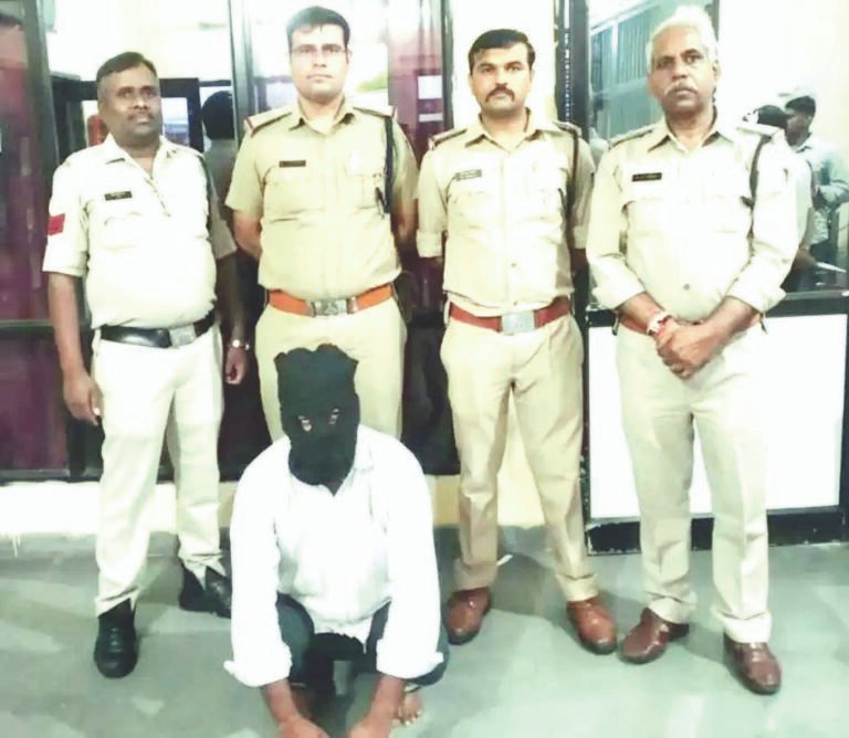 प्रताप नगर ब्रिज पर महिला से सोने का मंगलसूत्र झपट कर भागने के मामले में दूसरे आरोपी को भी थाना स्टेशन रोड पुलिस ने किया गिरफ्तार, डेढ़ लाख का मंगलसूत्र भी बरामद