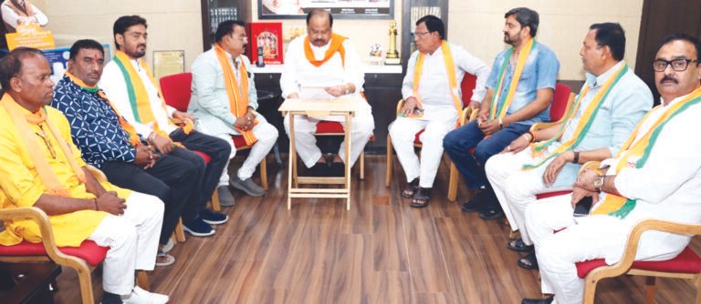 कैबिनेट मंत्री चेतन्य काश्यप, महापौर प्रहलाद पटेल व जिलाध्यक्ष प्रदीप उपाध्याय भाजपा के सक्रिय सदस्य बने