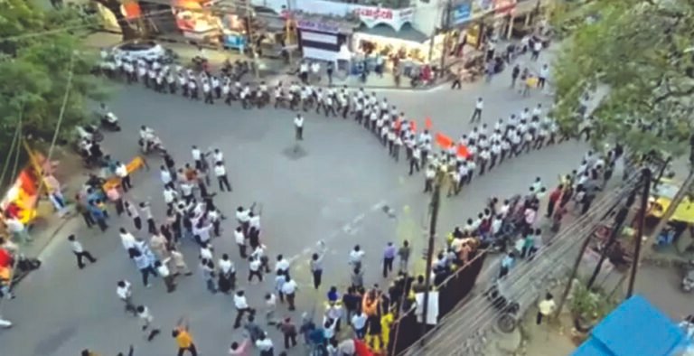 संघ के बाल और किशोर स्वयंसेवकों ने शहर की सड़कों पर की कदमताल,हजारों नन्हे गणवेशधारी स्वयंसेवकों का पथसंचलन, लोकेन्द्र टाकीज हुए संगम को देखकर चमत्कृत हुए देखने वाले