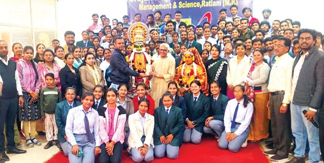 भारतीय शास्त्रीय कला और सांस्कृतिक विरासत का उत्सव कथकली प्रदर्शन का आयोजन