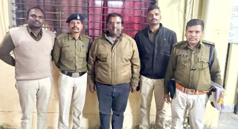 रेलवे मंडल के फर्जी नियुक्ति आदेश बनाकर बेरोजगार युवाओ को गुमराह करने वाला 10 हजार रूपये के इनामी आरोपी गिरफ्तार