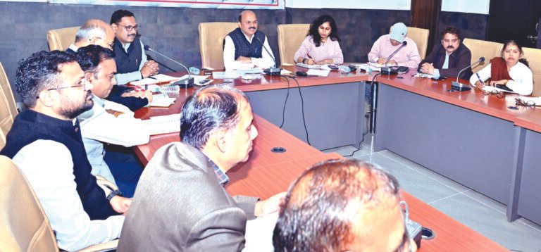 जनकल्याण पर्व के दौरान मौके पर ही समस्याओं का निराकरण किया जाएगा, कलेक्टर श्री बाथम ने बैठक में दिए निर्देश