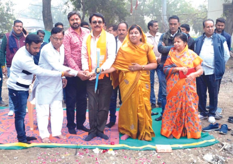 पोलो ग्राउण्ड टंकी के पास बनेगी 5 लाख लीटर क्षमता की पेयजल टंकी, महापौर प्रहलाद पटेल ने किया टंकी निर्माण का भूमि पूजन, मूक-बघिर विद्यार्थियों को महापौर प्रहलाद पटेल ने किया गजक का वितरण