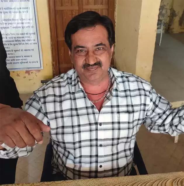 लोकायुक्त की टीम ने 40 हजार की रिश्वत लेते हुए पटवारी को रंगे हाथ पकड़ा