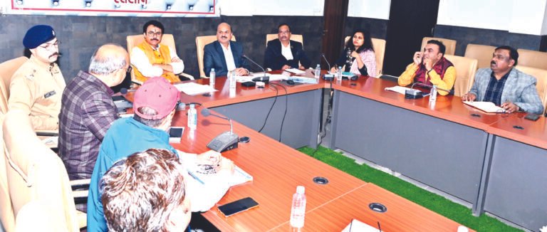 महापौर की उपस्थिति में शहर विकास पर महत्वपूर्ण बैठक आयोजित, कलेक्टर की पहल पर शहर की समस्याओं के निराकरण पर चर्चा एवं निर्णय लिए गए, रीजनल पार्क का एक कोना होगा सिर्फ किताबों के लिए, मोबाइल रहेगा प्रतिबंधित