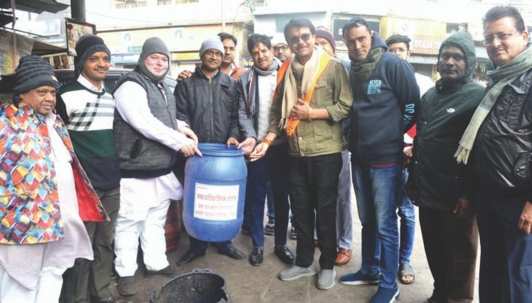 महापौर प्रहलाद पटेल के स्वच्छता कार्य से जुड़ा डिस्पोजल व्यापारी संघ, डिस्पोजल व्यापारी संघ समस्त होटल-रेस्टोरेंट पर रखवायेगा कचरा पात्र, होटल-रेस्टोरेंट संचालकों को महापौर प्रहलाद पटेल ने प्रदान किये कचरा पात्र