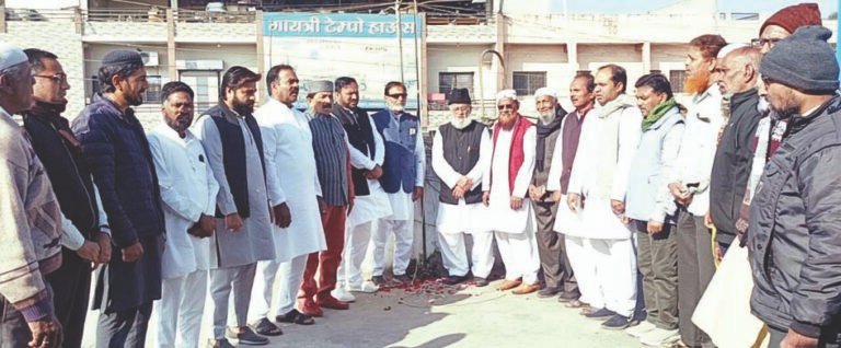 अंजुमन इस्लाहुल मुस्लेमीन मैं ध्वजारोहण कर मनाया गया गणतंत्र दिवस