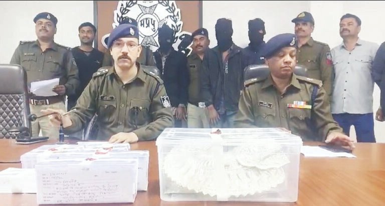 मन्दिरों में चोरी करने वाले गिरोह का पर्दाफाश, गैैंग के तीन सदस्य गिरफ्तार,चोरी की पांच वारदातों का खुलासा, देवी देवताओं के आभूषण बरामद