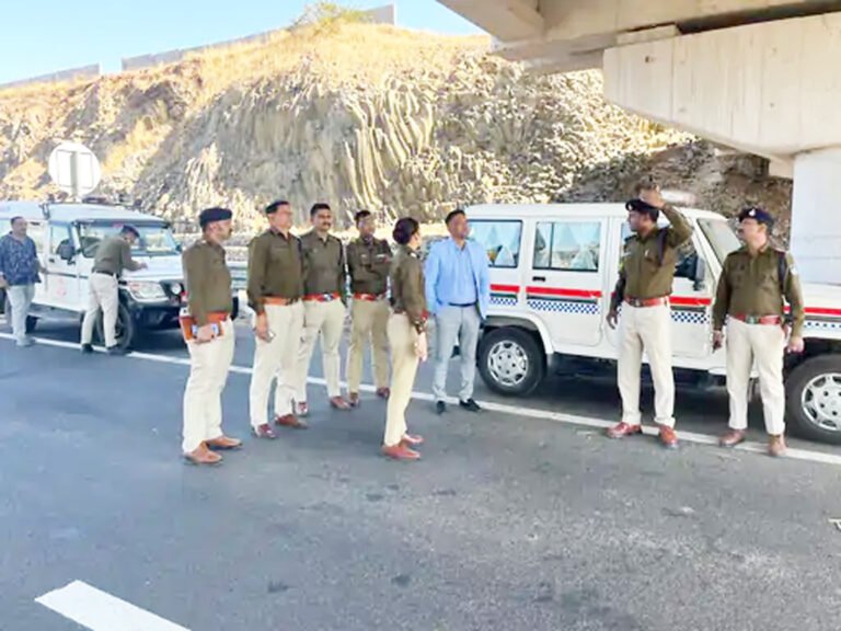 8 लेन एक्सप्रेस वे पर लूट की कोशिश : पेट्रोलिंग स्टाफ पर फेंकी मिर्च, 6 बदमाश भागे 2 पकड़ाए, एएसपी ने देखी सुरक्षा व्यवस्था