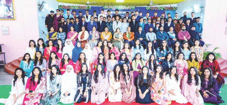 श्री गुरु तेग बहादुर एकेडमी कक्षा 12वीं में अध्ययनरत विद्यार्थियों का विदाई समारोह आयोजित