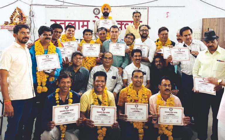 रतलाम प्रेस क्लब के निर्वाचन सम्पन्न, गोस्वामी फिर बने अध्यक्ष, सचिव, कोषाध्यक्ष समेत 19 सदस्यीय कार्यकारिणी रोचक चुनावों में बनी विजेता