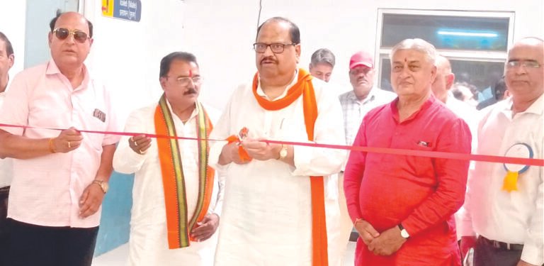 रॉयल कॉलेज के इन्डोर स्पोर्ट्स काम्प्लेक्स का उद्घाटन मंत्री काश्यप द्वारा किया गया