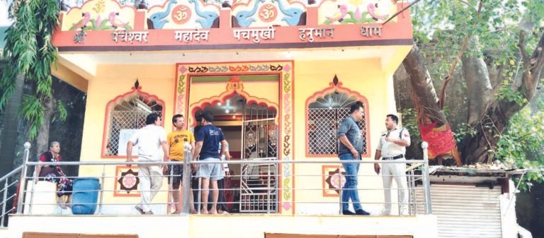 शहर के तीन मंदिरों में चोरी-शांतिनाथ दिगंबर जैन मंदिर, पंचेश्वर महादेव मंदिर और रेलवे कॉलोनी माताजी मंदिर को बदमाशों ने की चोरी की वारदात