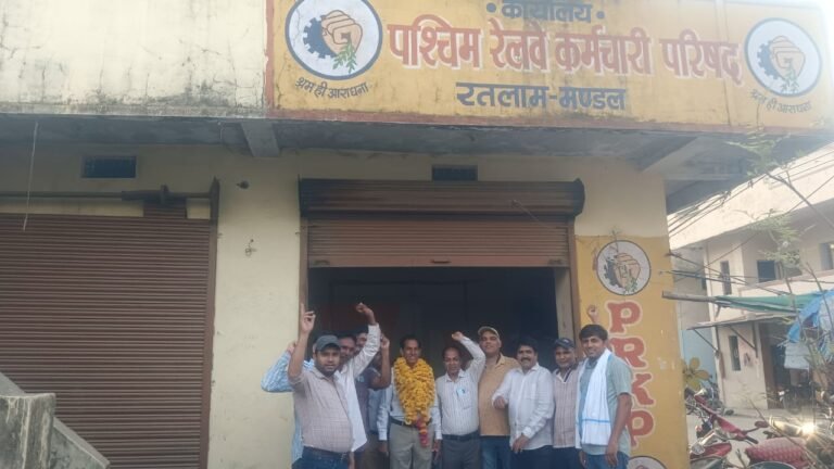 पश्चिम रेलवे कर्मचारी परिषद द्वारा नव नियुक्त ZRUCC मेंबर शिव लहरी शर्मा का स्वागत किया