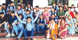 स्कूल को समय पर नहीं मिली मान्यता : 164 विद्यार्थियों को स्कूल आने से मना किया गया, पालक कलेक्टर ऑफिस पहुंचे