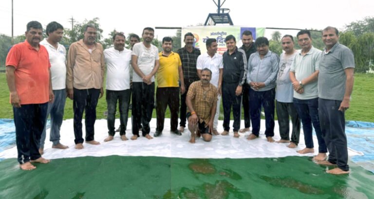 अंतराष्ट्रीय योग दिवस के अवसर पर सुरजमल जैन मंडल का योग कार्यक्रम संपन्न