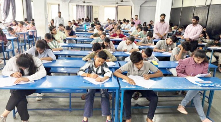 अभ्यास प्रतिभा खोज परीक्षा में सैकड़ों विद्यार्थियों ने लिया हिस्सा, परीक्षा के बाद बोले भविष्य के लिए मिला मार्गदर्शन