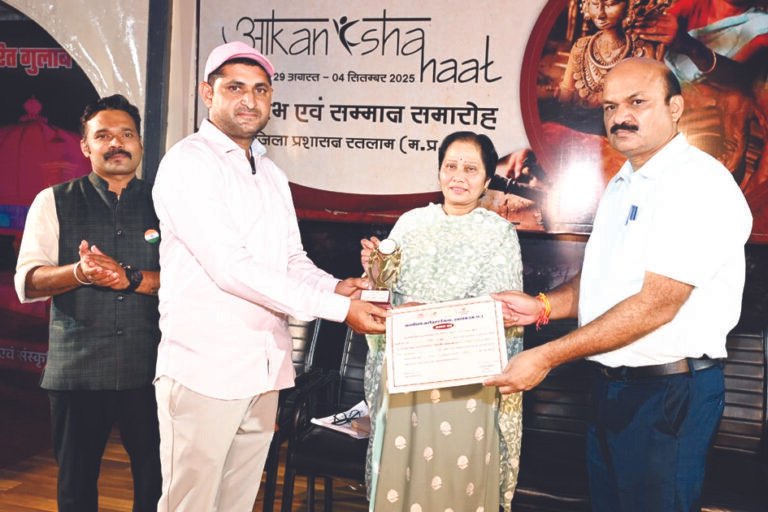 लोकल फॉर वोकल – की थीम पर आयोजित सात दिवसीय आकांक्षा हाट का हुआ समापन