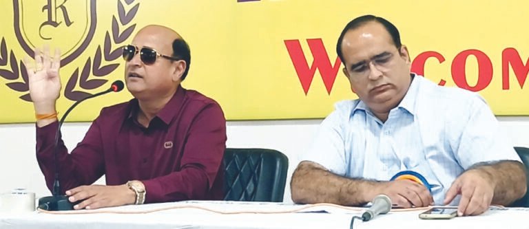 रॉयल महाविद्यालय में चालू सत्र में एम.फार्मा व बी.एससी. नर्सिंग पाठ्यक्रम होगा प्रारम्भ, रॉयल गुप ऑफ इंस्टीट्यूशन्स के चैयरमैन प्रमोद गुगलिया ने पत्रकार वार्ता में बताया, रतलाम जिले में पहली बार एम.फार्मा पाठ्यक्रम का होगा अध्यापन