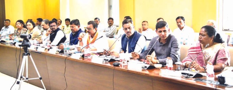 नगरीय विकास एवं आवास विभाग मध्यप्रदेश शासन द्वारा आयोजित मंत्री विजयवर्गीय की अध्यक्षता में महापौर गणो के साथ बैठक संपन्न