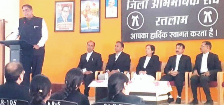 सिविल जज की परीक्षा के लिए अभिभाषक संघ का नि:शुल्क प्रशिक्षण शिविर, सौ से ज्यादा अभिभाषक लेंगे प्रशिक्षण, स्टेट बार के सदस्य जय हार्डिया ने कहा जिला अभिभाषक संघ मध्यप्रदेश में उत्कृष्ट कार्यशाला आयोजित करने वाला पहला जिला अभिभाषक संघ है