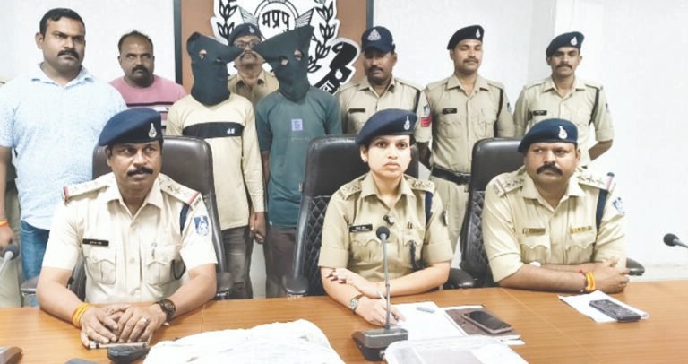 पुलिस द्वारा लूट एवं चोरी की वारदातों का किया गया खुलासा,2 नावालिक सहित 4 आरोपी गिरफ्तार