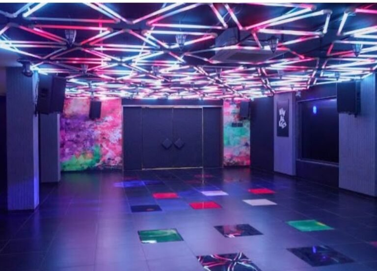 रतलाम के प्रसिद्ध अमृत गार्डन में अब मिलेगा मेट्रो सिटी की शादी का अहसास…, ‘इल्लुजन साउंड प्रूफ’ डीजे हॉल की सौगात