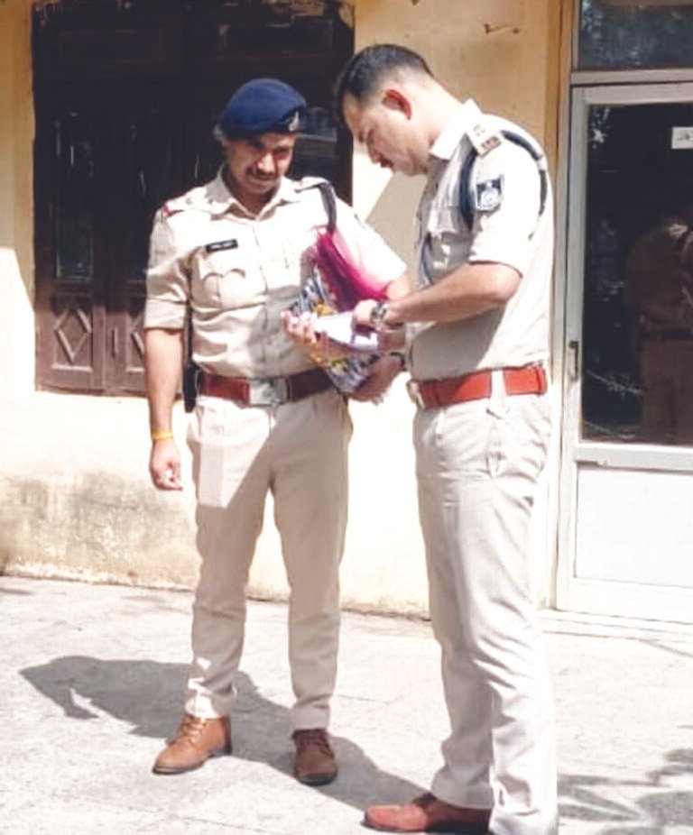 एक्शन मोड में एसपी अमित कुमार-शहर के चारों थानों पर पहुंचकर दिए गुंडा तत्वों पर कार्रवाई के निर्देश, आज से स्वयं मैदान में उतरेंगे एसपी,शहर में 508 अपराधी चिन्हित, बदमाशों की बनेगी डोजियर फाइल, गुंडे होंगे जिला बदर