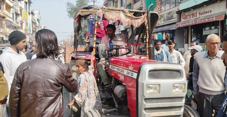 निगम के हथोड़े की कार्यवाही जारी, शहर के घास बाजार से चांदनी चौक, त्रिपोलिया गेट तक चले अवैध अतिक्रमण पर हथोड़े