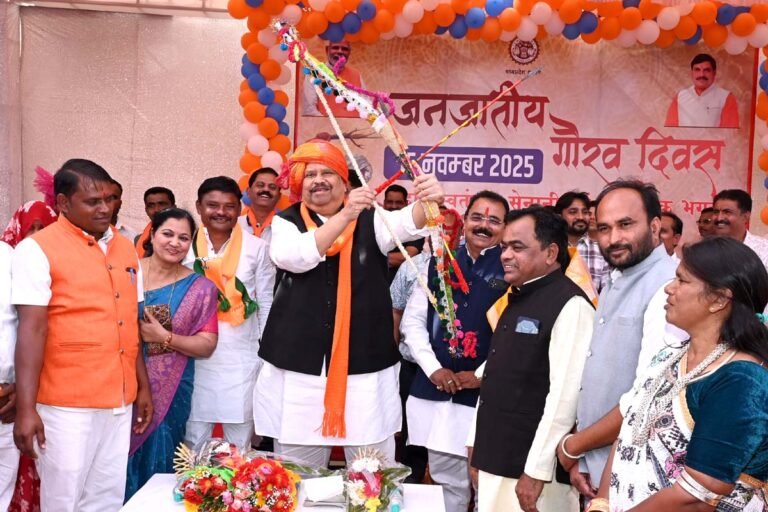 भगवान बिरसा मुंडा ने जल, जंगल, जमीन से जनमानस को जोड़ा- कैबिनेट मंत्री श्री काश्यप, प्रधानमंत्री नरेन्द्र मोदी द्वारा 18 करोड़ की लागत से बने एकलव्य माडल विद्यालय भवन का वर्चुअली लोकार्पण किया गया, एकलव्य आर्दश आवासीय विद्यालय में भगवान श्री बिरसा मुण्डा की 150वीं जन्म जयंती का भव्य आयोजन