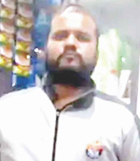 स्कूल की रेलिंग पर लटका मिला युवक का शव : तलाम में सीएम राइज स्कूल की बाउंड्री पर गमछे से लगाया फंदा, मोबाइल स्विच ऑफ मिला