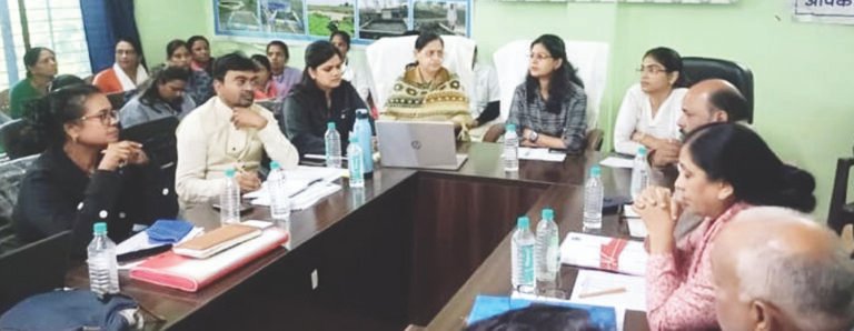 विकासखंड स्तरीय समीक्षा के पश्चात स्वास्थ्य कार्यक्रमों में सुधार हुआ, कलेक्टर ने उत्कृष्ट कार्य करने वाले कर्मचारियों को प्रशस्ति पत्र प्रदान किए, सीएमएचओ के निर्देशन में टीमवर्क के अच्छे परिणाम मिले