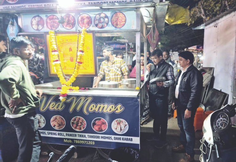 स्ट्रीट फूड वेंडर की दुकानों का निरीक्षण किया गया, नमूने जांच हेतु भेजे गए