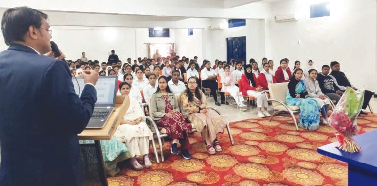 ​रॉयल कॉलेज एवं ICAI रतलाम ब्रांच का संयुक्त आयोजन, ​विद्यार्थियों को सिखाए MSME के गुर और निवेश के सिद्धांत