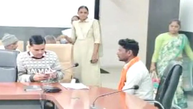 महिला सरपंच ने मौके का फायदा उठाकर गिरा दिया मकान, जनसुनवाई में आई शिकायत