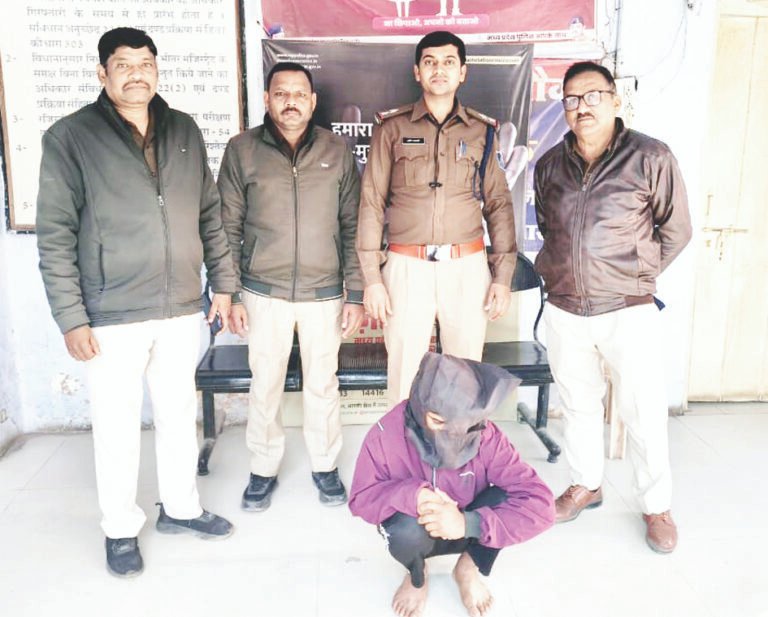 माणकचौक पुलिस ने वाहन चोर को दबोचा, दो चोरी की रॉयल एनफील्ड बुलेट जब्त