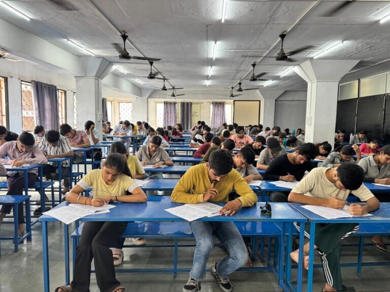 नीट विद्यार्थियों के लिए विशेष टेस्ट सीरीज का आयोजन 