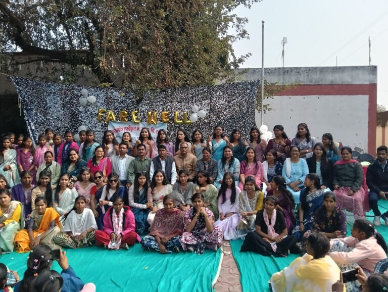 शास.कन्या उ मा वि रावटी में बालिकाओं को दी विदाई…।