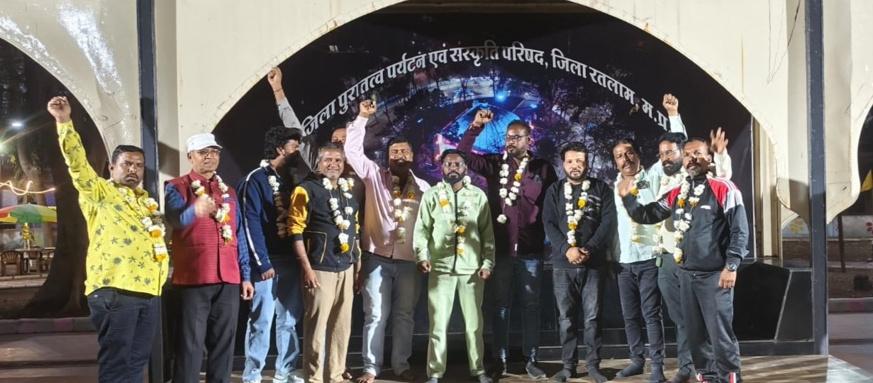 अनुसूचित जाति जनजाति अधिकारी एवं कर्मचारी संघ अजाक्स नगरीय निकाय प्रकोष्ठ विभागीय अध्यक्ष अन्नू चनाल ने बैठक में कार्यकरणी की घोषणा की ।