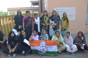 केंद्रीय मंत्री हरदीप सिंह पुरी के खिलाफ कांग्रेस का धरना प्रदर्शन।