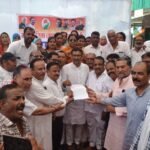 महंगाई व बढ़ती दरों के विरोध में कांग्रेस का धरना-प्रदर्शन।