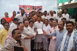 महंगाई व बढ़ती दरों के विरोध में कांग्रेस का धरना-प्रदर्शन।