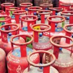 रसोई गैस के दाम बढ़े, आमजन में आक्रोश।