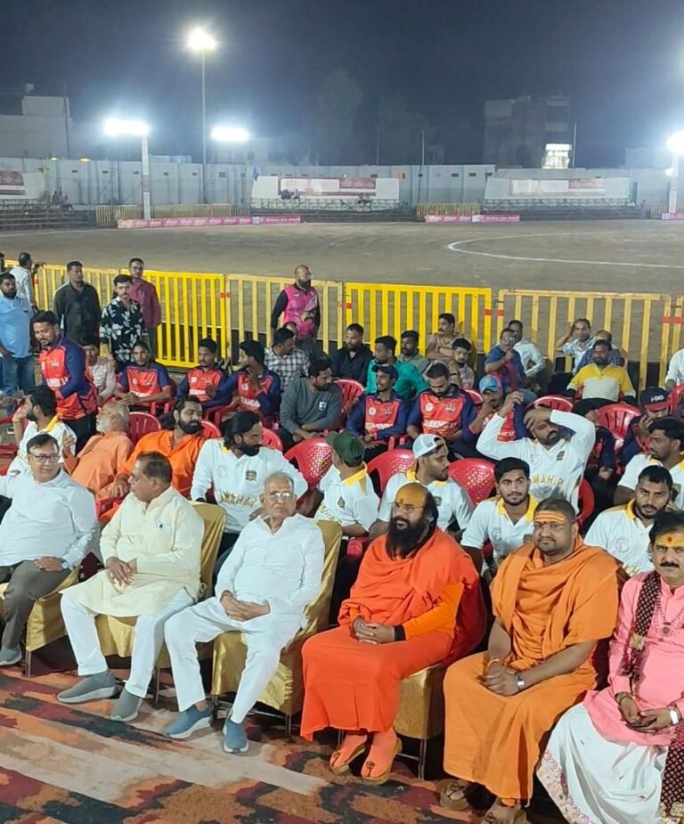 रतलाम चैंपियन लीग (आरसीएल) सीजन 4 वर्ष 2026 की आतिशबाजी के साथ भव्य शुभारंभ हुआ।