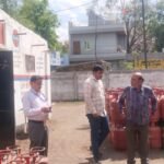 राजस्व अधिकारियों द्वारा गैस गोदाम एवं होटलों का किया गया निरीक्षण।