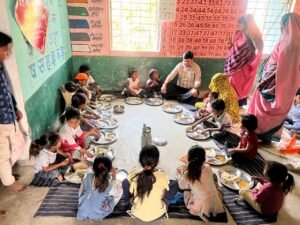 आंगनवाड़ी केन्द्रों के औचक निरीक्षण में अनियमितता।