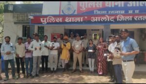 4 लाख रुपये के 21 गुमशुदा मोबाइल मालिकों को लौटाए।