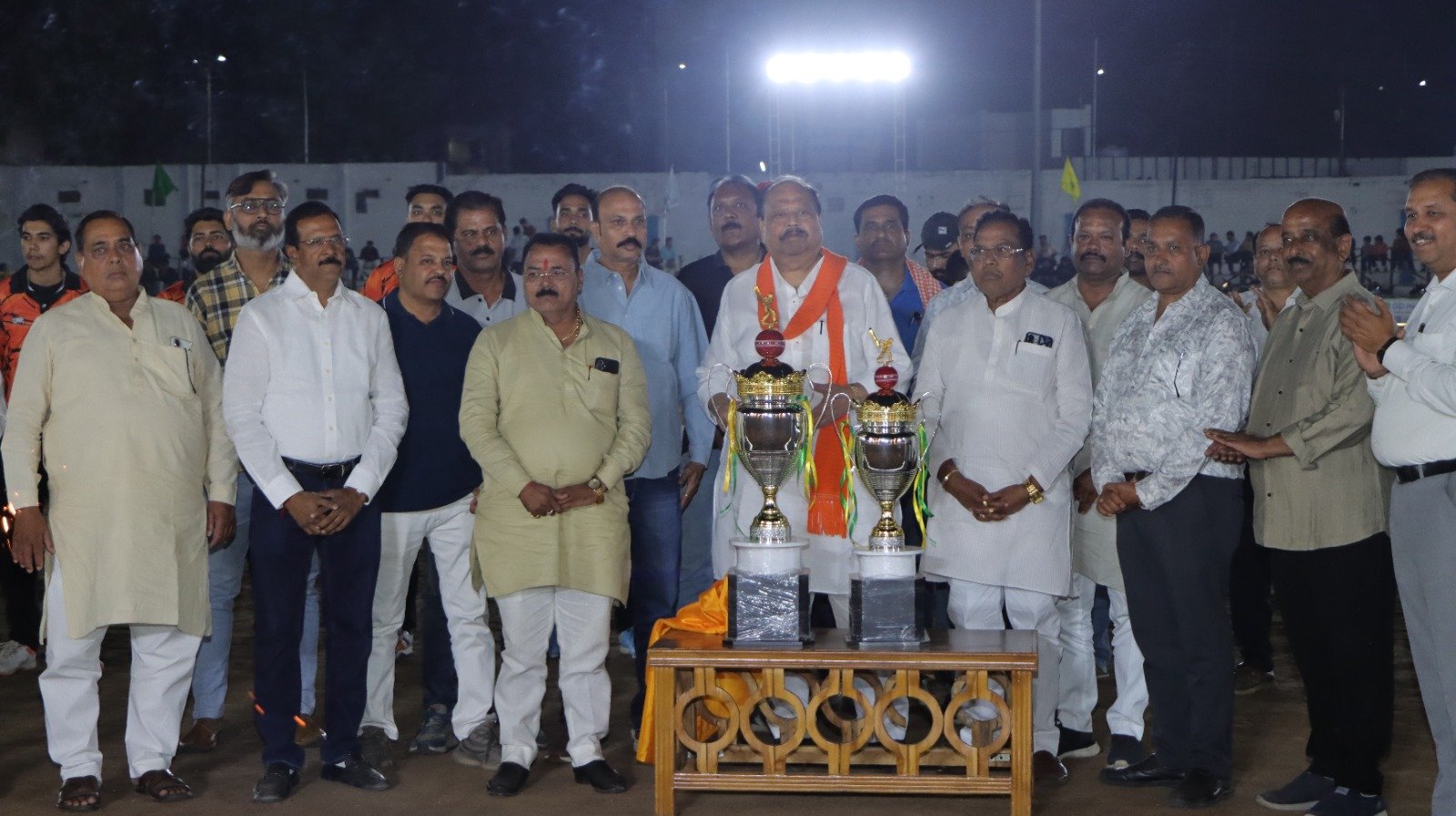 RCL में अब 42 मैचों में 8586 रन, 612 चौके ओर 730 छक्कों के साथ 23 बल्लेबाज ने अर्ध शतक लगाए।    88 इनिंग में 526 विकेट