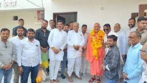 ग्रामीण विधायक मथुरालाल डामर के किया पुत्र की याद में अमलेटा फंटा स्थित श्री नित्यानंद गौशाला को समर्पित ट्रैक्टर व पेयजल टेंकर।