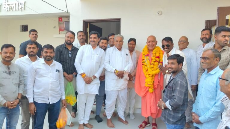 ग्रामीण विधायक मथुरालाल डामर के किया पुत्र की याद में अमलेटा फंटा स्थित श्री नित्यानंद गौशाला को समर्पित ट्रैक्टर व पेयजल टेंकर।